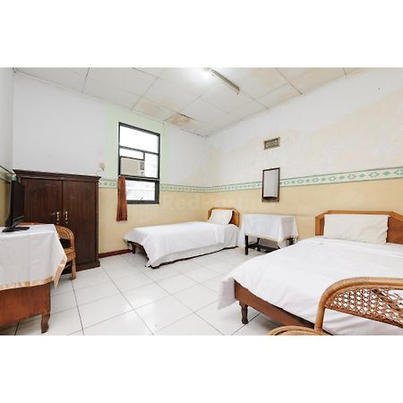Hotel Al Hakim Syariah Redpartner Bekasi Exteriör bild