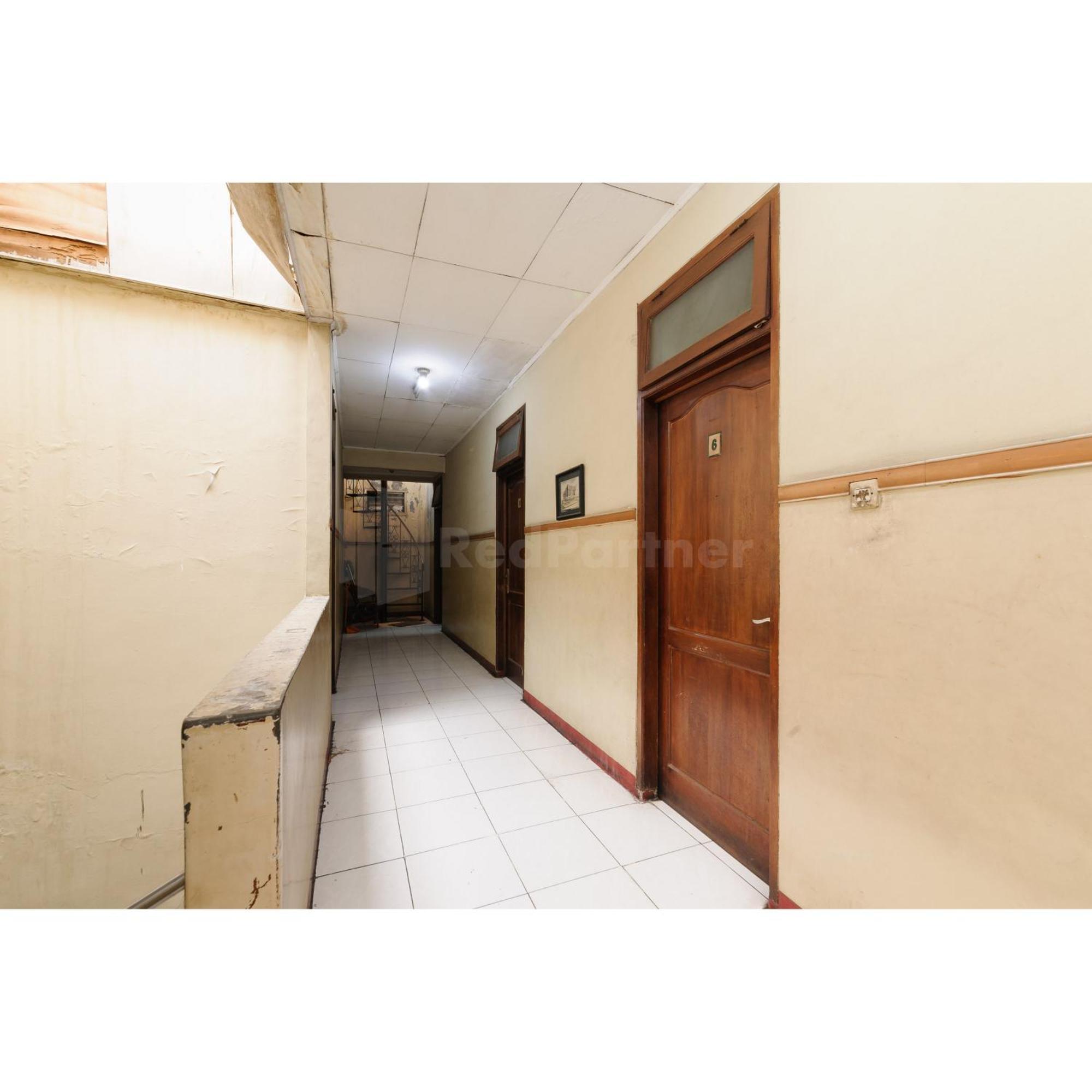 Hotel Al Hakim Syariah Redpartner Bekasi Exteriör bild