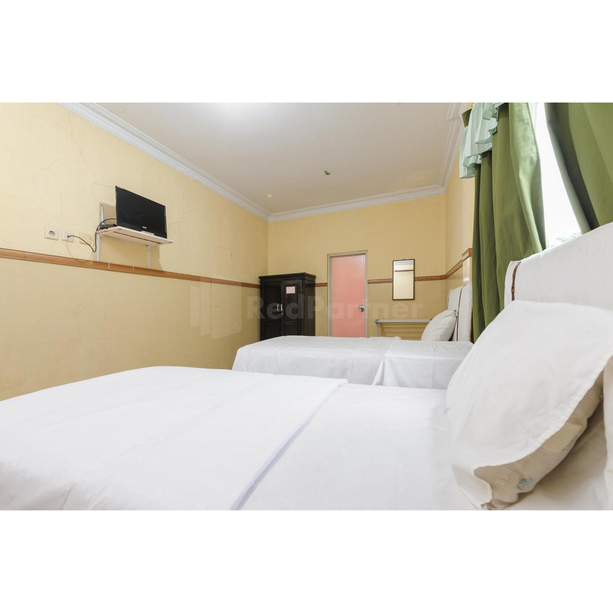 Hotel Al Hakim Syariah Redpartner Bekasi Exteriör bild